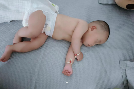 借卵生子咨询怀孕肚子撑的难受